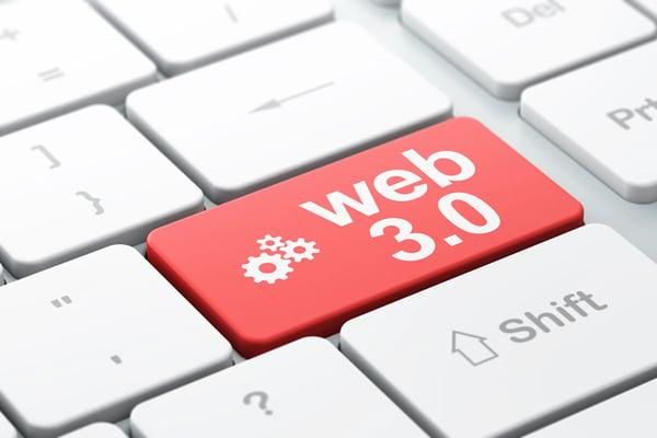 La photo représente une partie d'un clavier d'ordinateur avec inscrit une des touche : web 3.0 en blanc sur fond rouge